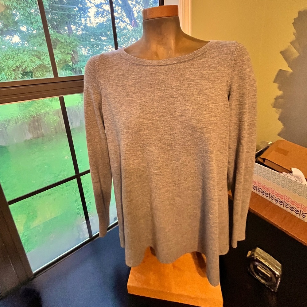 LOFT Light Gray Bell-Shaped Pullover Sweater Size Medium
